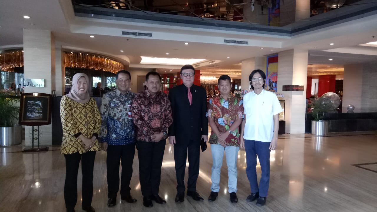 You are currently viewing Pengurus  APKB Pusat, Jabar dan Jatim dengan Menpan RB Bpk Tjahjo Kumolo, SH dan Sekda Prov Jatim di Hotel Wyndham Surabaya